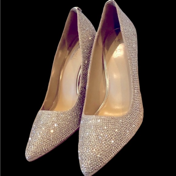 Michael Kors Dorothy Embellished Chain-Mesh Pump Color: Pale Gold Size 6.5 - Picture 4 of 11